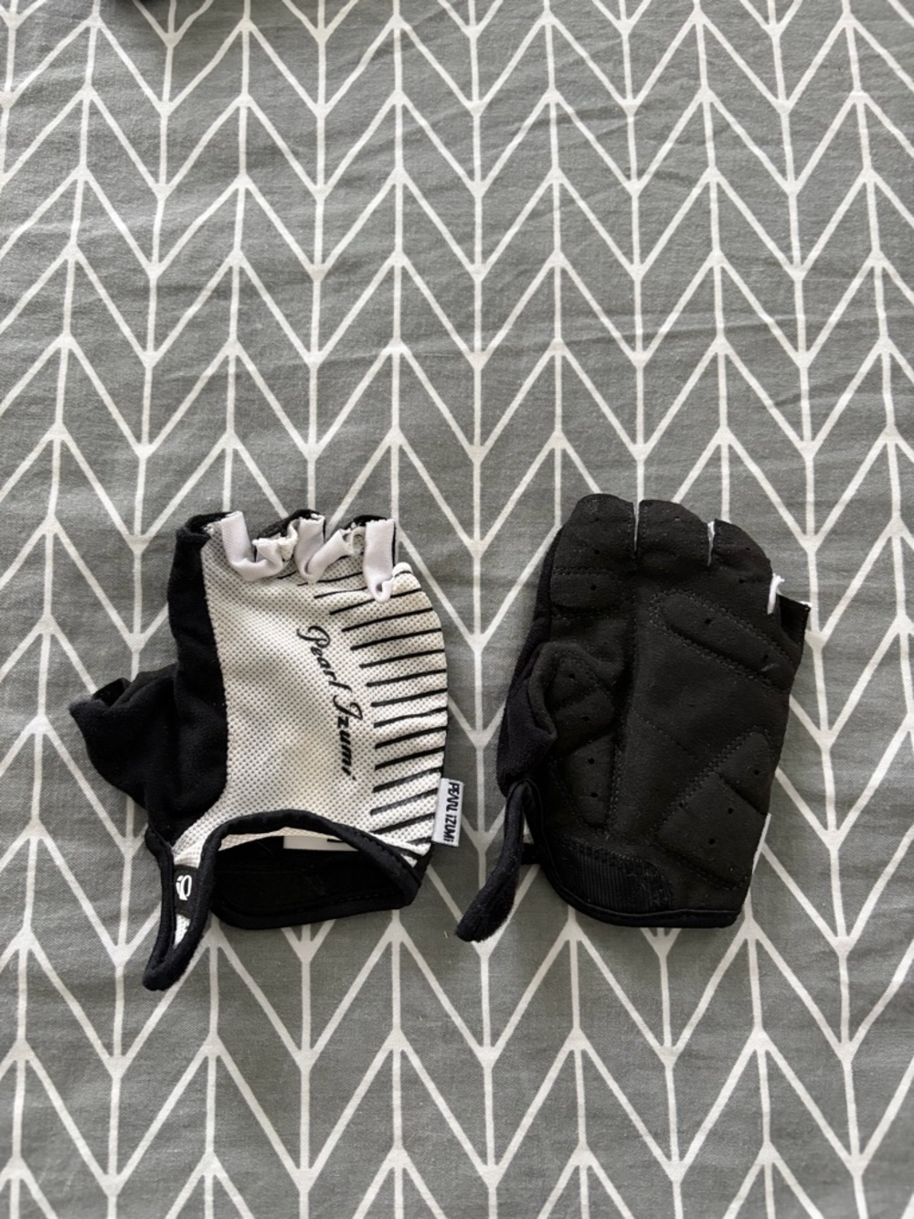 Pearl Izumi Black and White Cycling Half-Finger Gloves